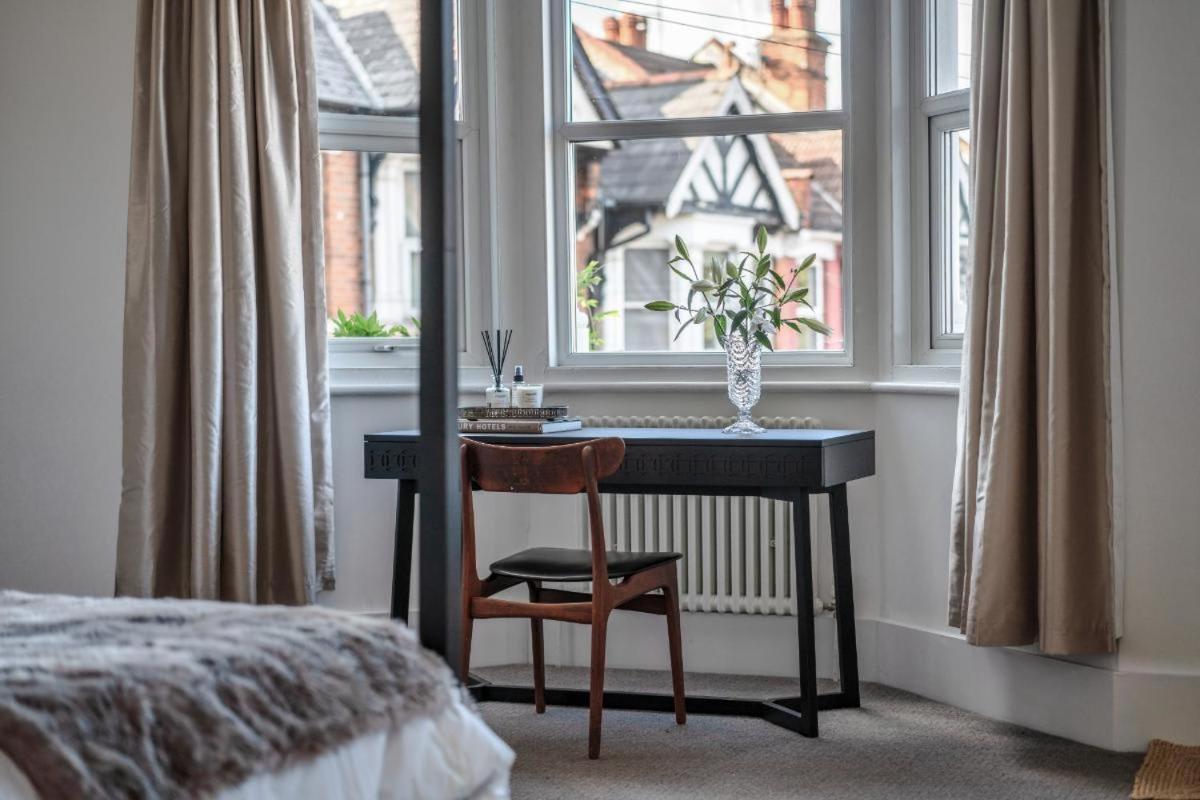 Stunning 5bd With Private Garden & Parking Access Hébergement de vacances *